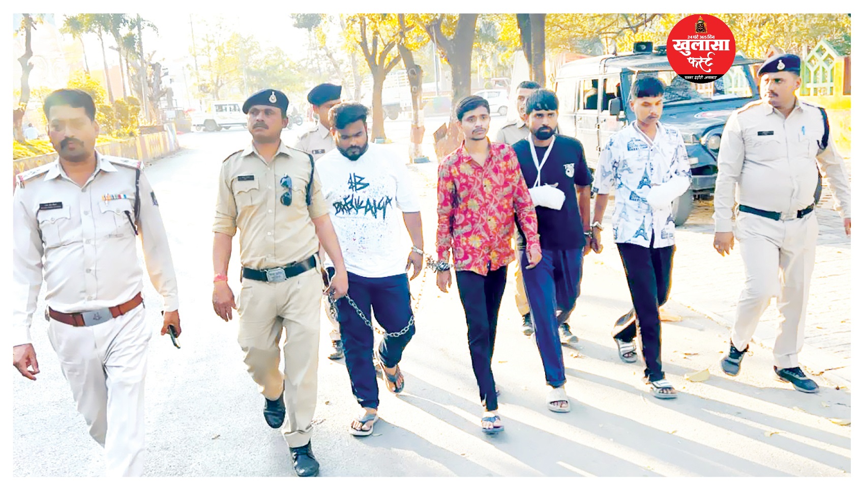 कार फोड़ने वाले बदमाशों का पुलिस ने निकाला जुलूस