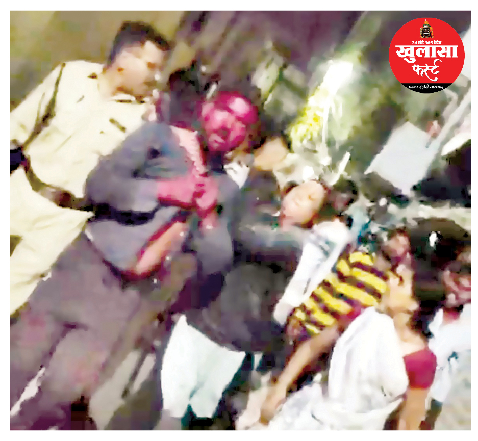 सब्जी के ठेले पर लहराया चाकू