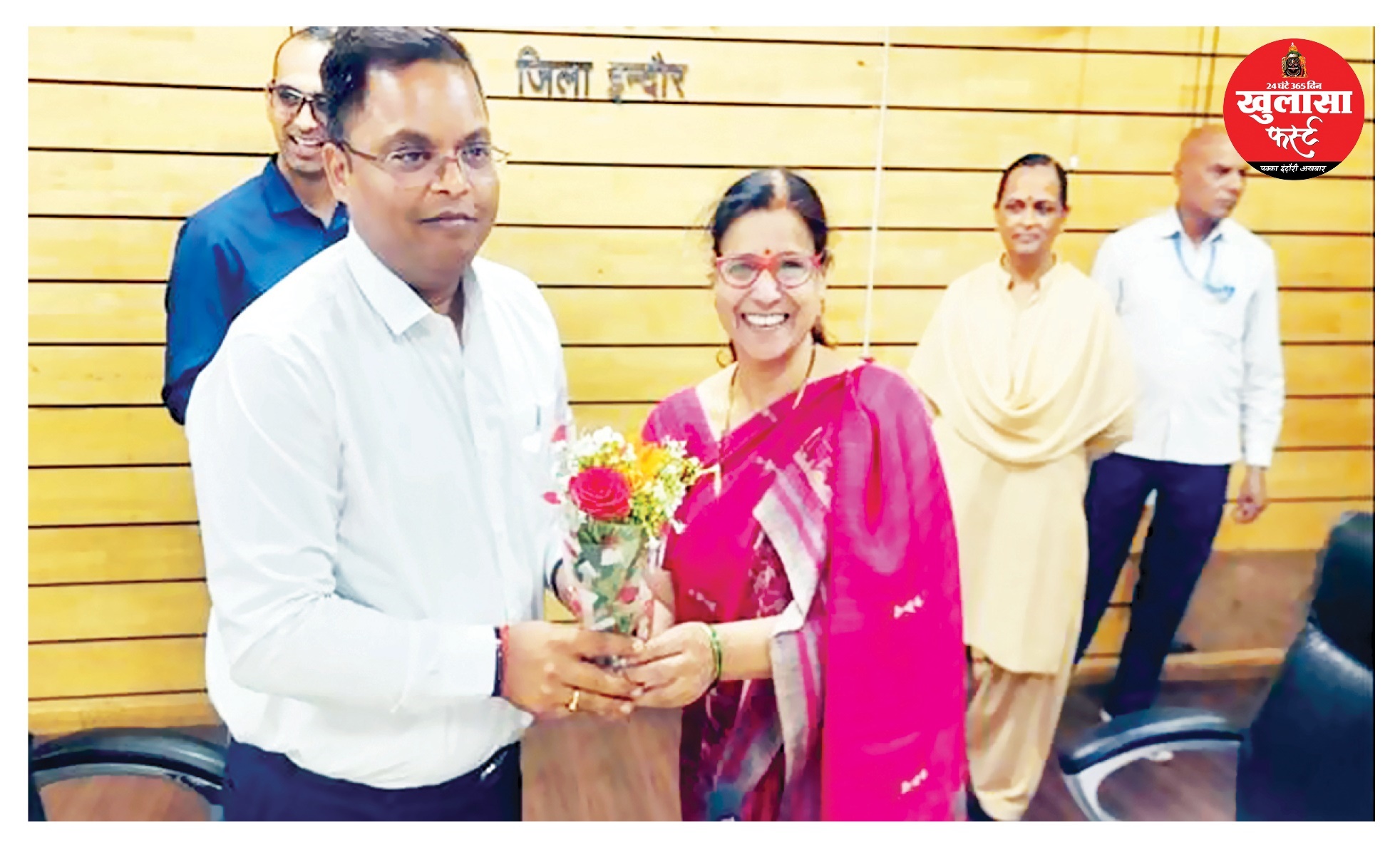 मरणासन्न बहन को मिला नया जीवन कलेक्टर शिवम वर्मा को खिलाई मिठाई