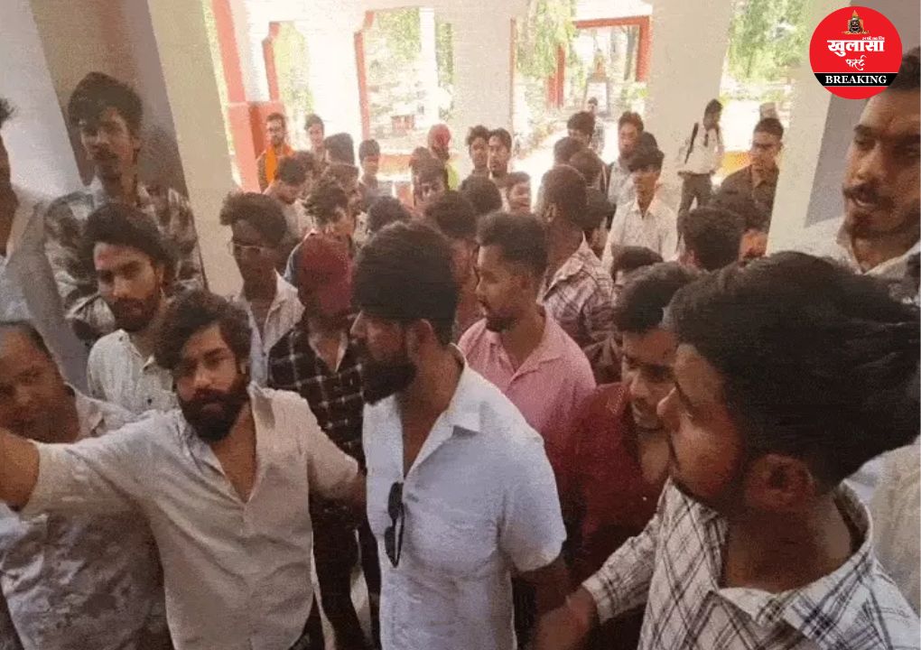 विश्वविद्यालय में करणी सेना का प्रदर्शन