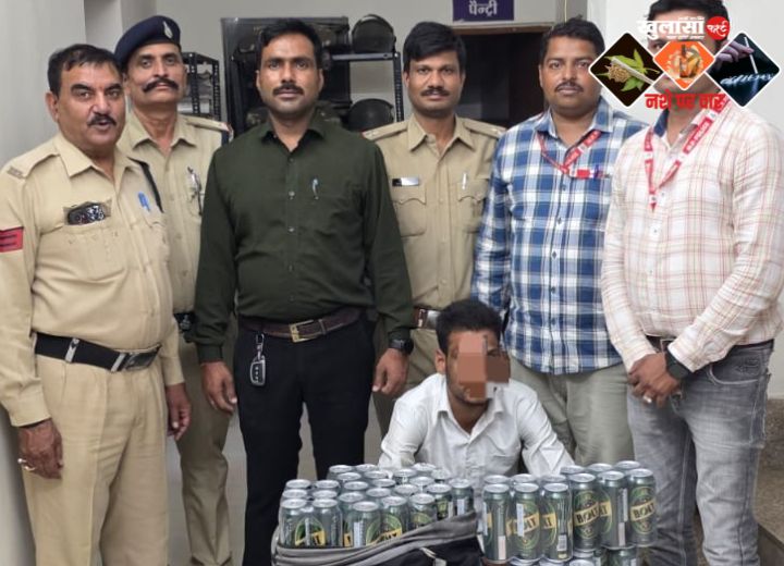 बस स्टैंड पर पुलिस को देखकर भागा युवक