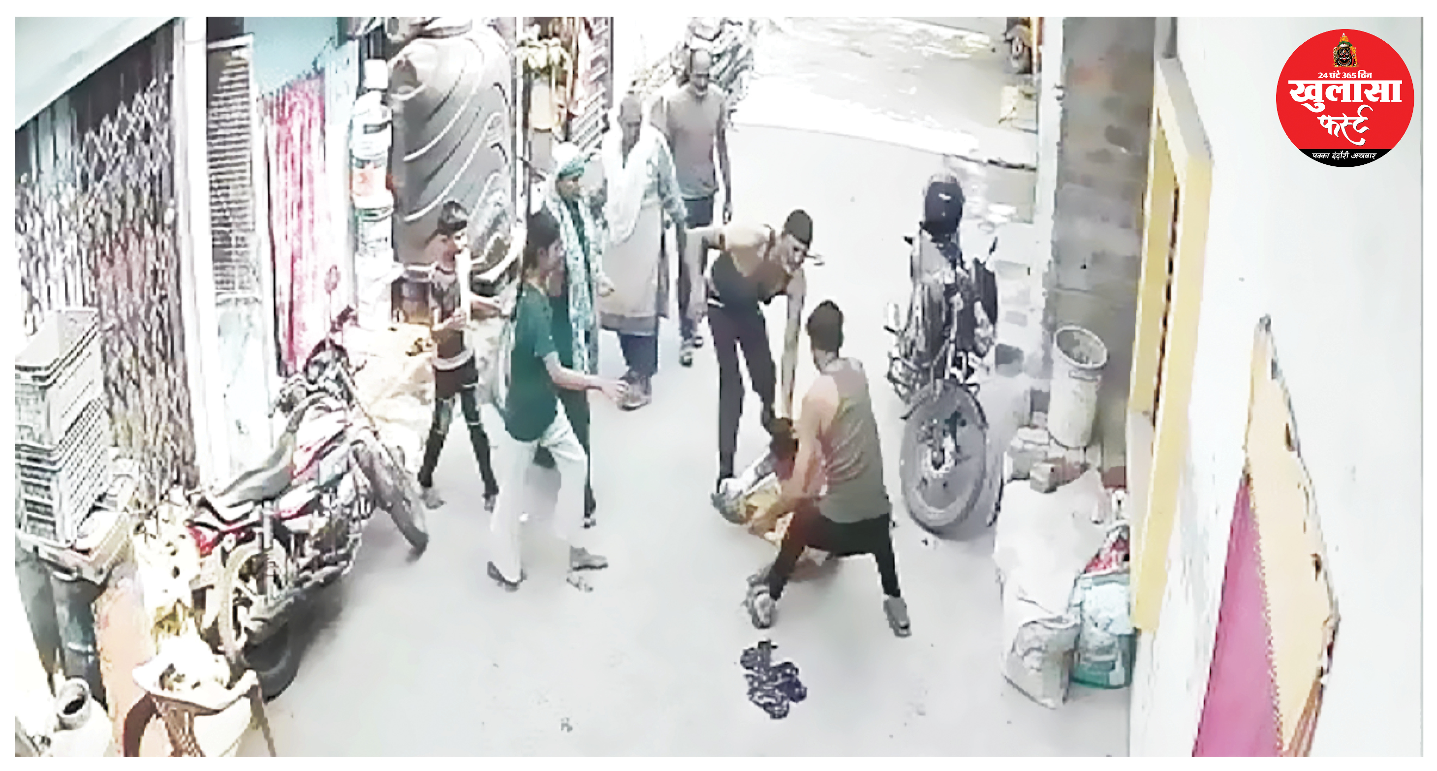 विवाद में पिता ने बेटे व पत्नी पर किया चाकू से हमला