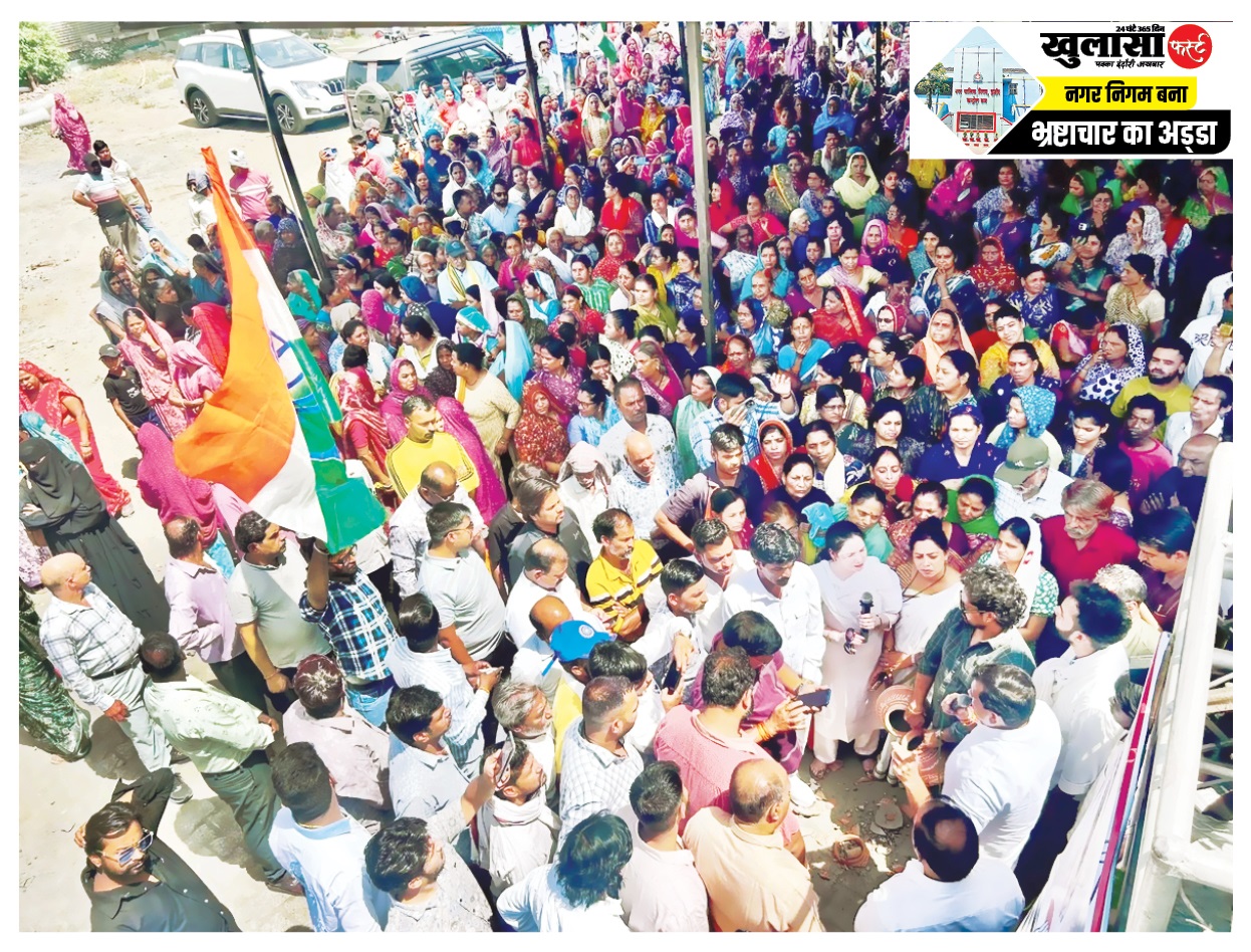 रहवासियों ने मटके फोड़कर जताया विरोध, की नारेबाजी