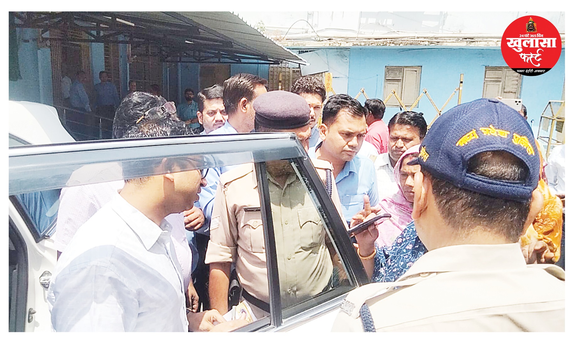 गाड़ी के आगे रोती रही महिलाएं